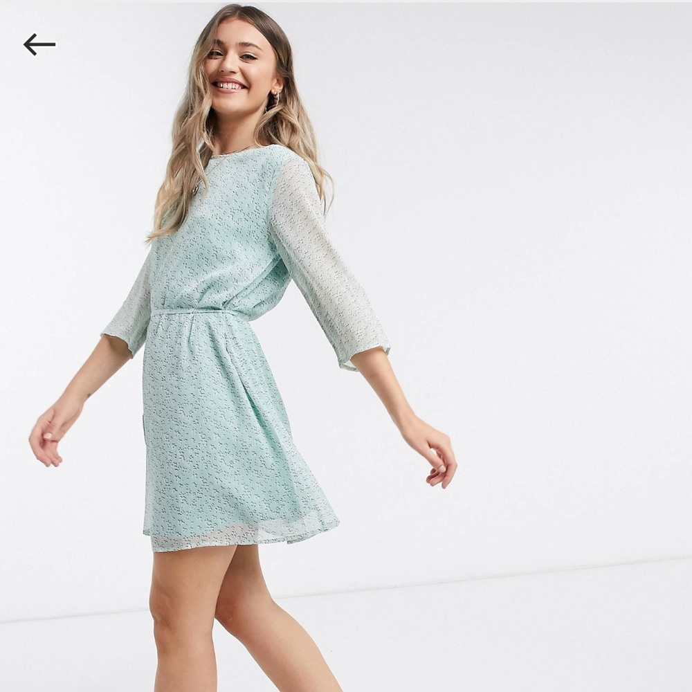 ASOS JDY Jennifer Chiffon Sleeve in Blue Floral - Picture 3 of 10